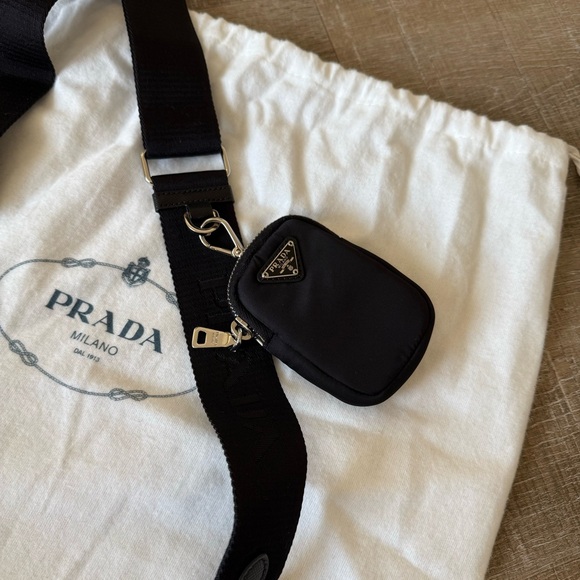 Prada Re-Edition 2005 Bag - Picture 4 of 16